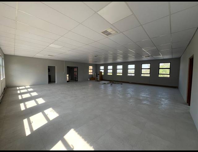 145M² OFFICE TO LET IN RANDPARK RIDGE